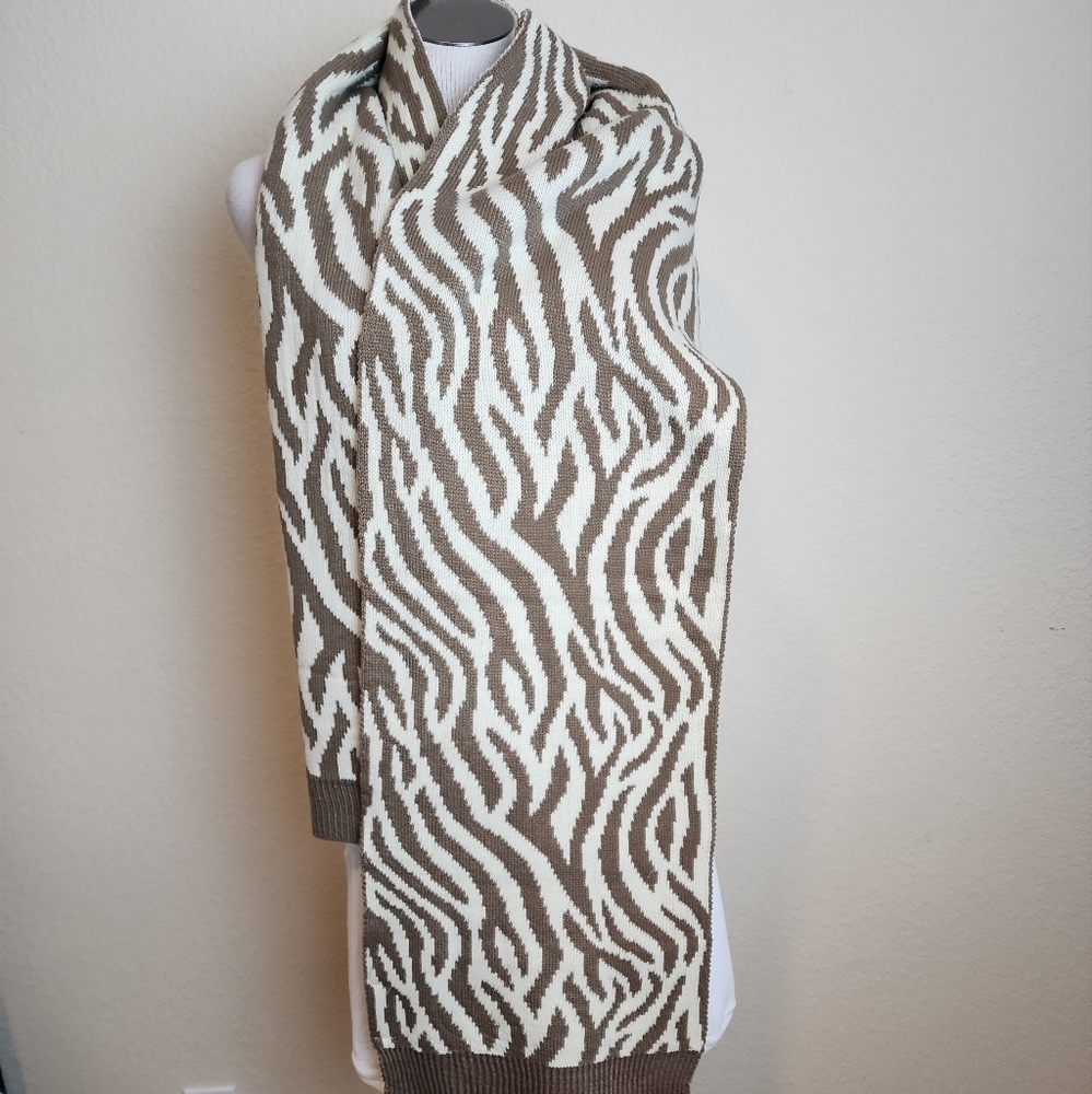 Jessica Simpson Animal Print Rectangle Cream & Tan Women's Knit Scarf NWOT